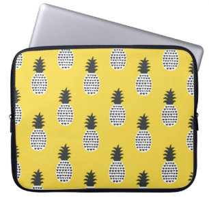 Fun pineapple seamless pattern laptop sleeve