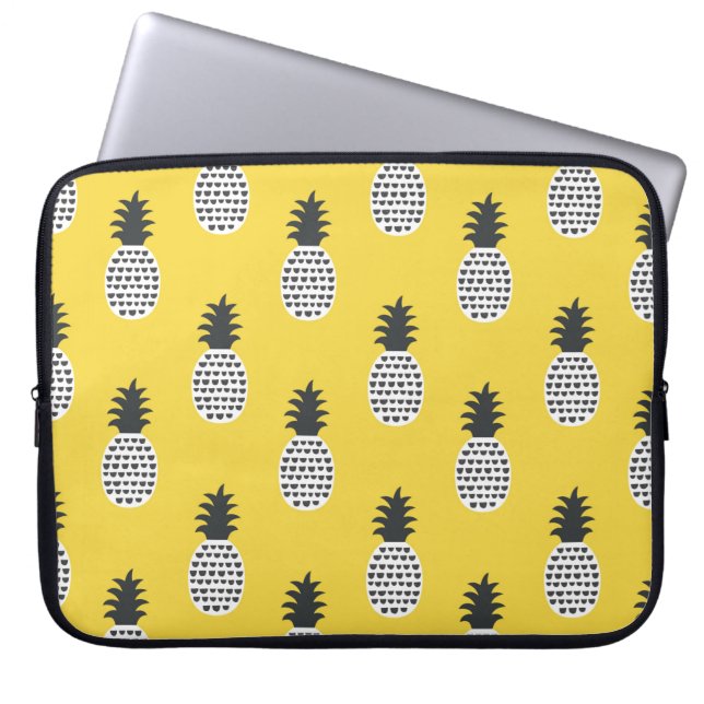 Fun pineapple seamless pattern laptop sleeve (Front)