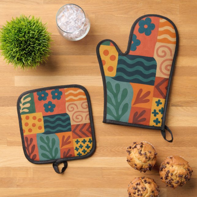 Fun Retro Garden Collage Pattern Motif Oven Mitt & Pot Holder Set (Top Down)