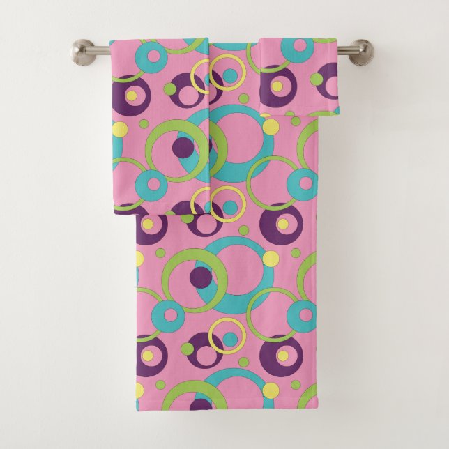Funky Pink Circles Towel Set (Insitu)
