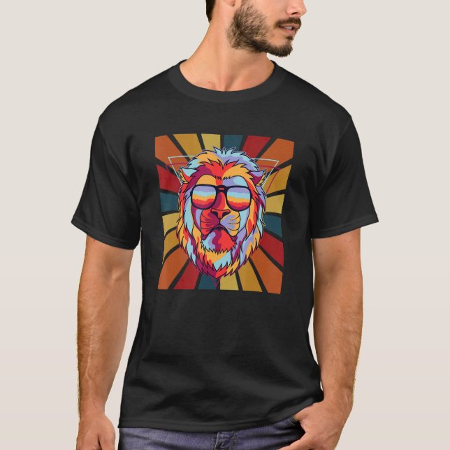 Funky Retro Male Lion With Sunglasses Colourful De T-Shirt (Front)