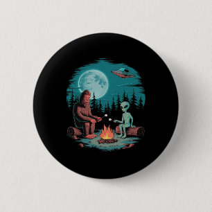 Funny Alien And Bigfoot Campfire Moon Ufo Adventur 6 Cm Round Badge