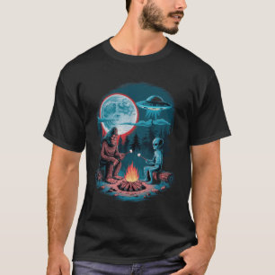 Funny Alien And Bigfoot Hiking Moon Sasquatch Ufo T-Shirt