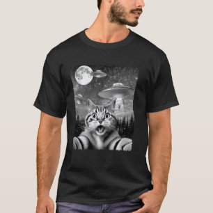 Funny Alien Cat Selfie with UFOs Gift Idea Men Wom T-Shirt