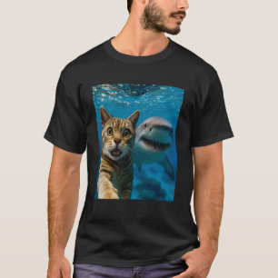 Funny American Shorthair cat Selfie with Shark Oce T-Shirt