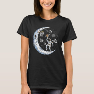 Funny Astronaut On The Moon Play Basketball Space  T-Shirt