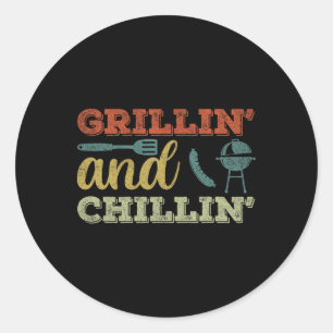 Funny Bbq Shirt For Men Vintage Grillin And Chilli Classic Round Sticker