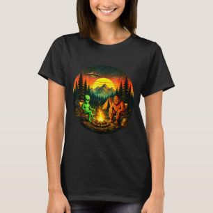 Funny bigfoot alien camping retro ufo campfire T-Shirt