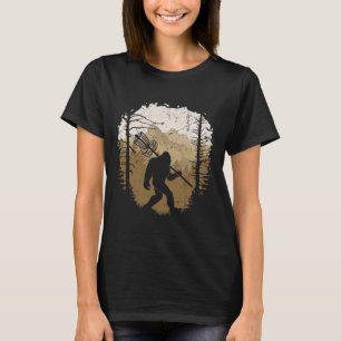 Funny Bigfoot Disc Golf Player Sasquatch Disc Golf T-Shirt