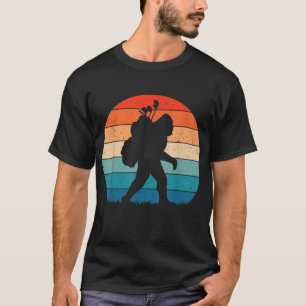Funny Bigfoot Golf Vintage Retro Sasquatch Playing T-Shirt