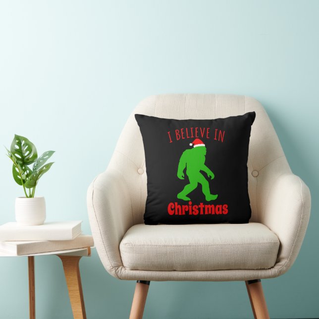 Funny Bigfoot I Believe In Christmas    Cushion (Chair)