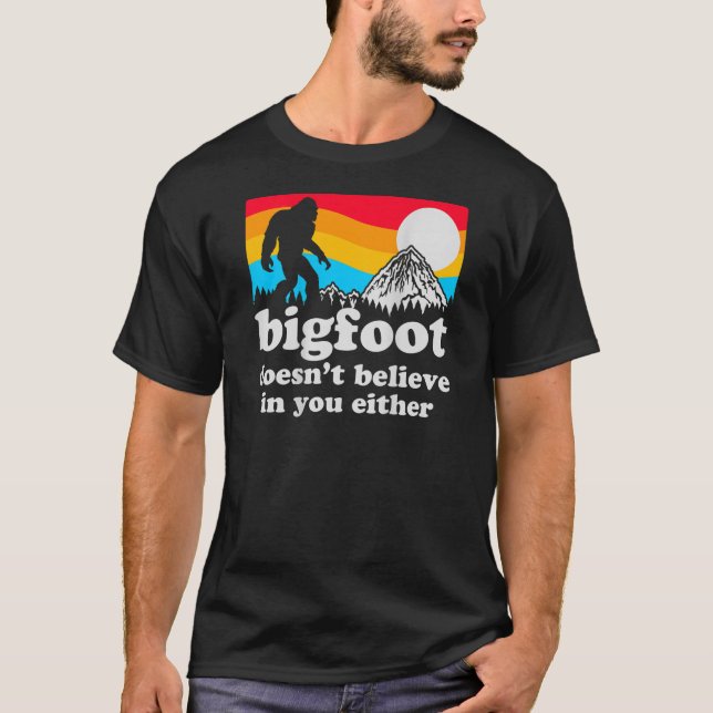 Funny Bigfoot Retro Yosemite National Park Gag Gif T-Shirt (Front)