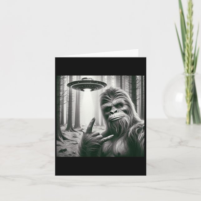 Funny Bigfoot Sasquatch Alien Ufo Selfie Graphic M Card (Front)