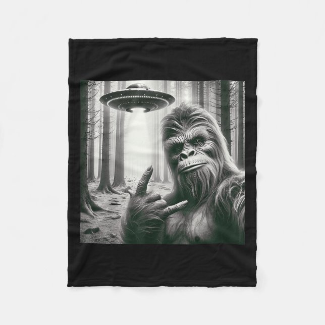 Funny Bigfoot Sasquatch Alien Ufo Selfie Graphic M Fleece Blanket (Front)
