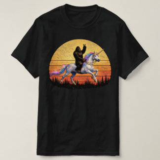 Funny Bigfoot / Sasquatch & Unicorn Retro Legends! T-Shirt