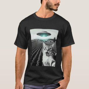 Funny Cat Selfie with Alien UFO Cat Gifts for Men T-Shirt