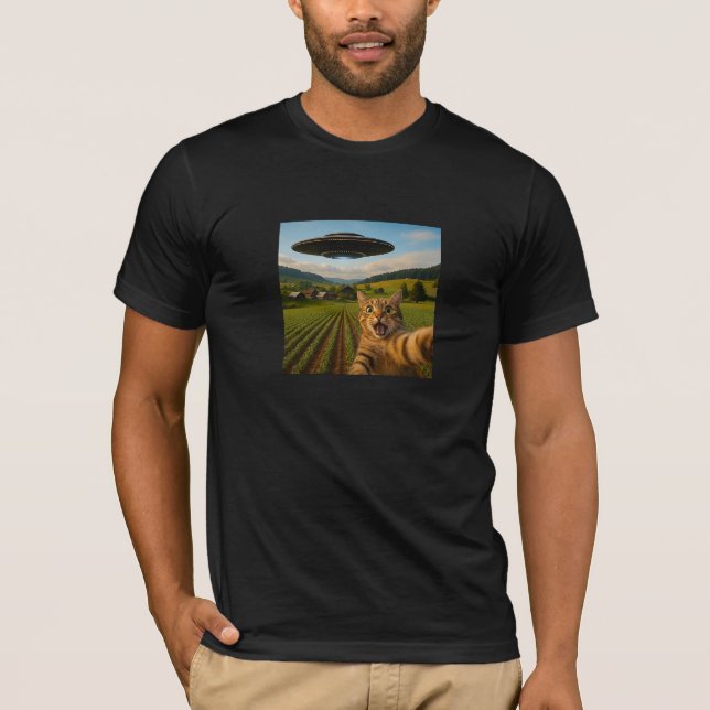 Funny Cat Selfie With Alien UFOs T-Shirt (Front)