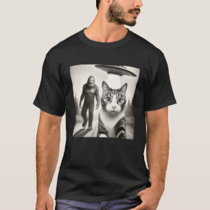 Funny Cat Selfie With Bigfoot And UFO Graphic Men T-Shirt