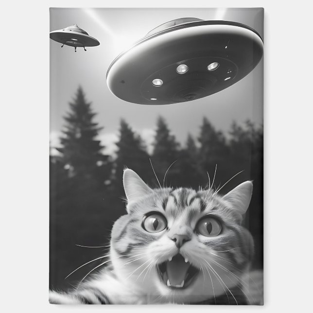  Funny Cat Selfie with UFO Alien Drones Magnet (Front)