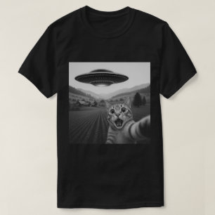 Funny Cat Selfie with UFO, Alien Spaceship & Kitty T-Shirt