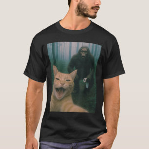 Funny Cat Surprised Happy Selfie With Bigfoot Sasq T-Shirt