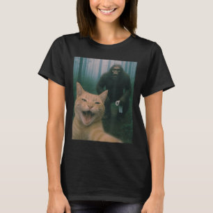 Funny Cat Surprised Happy Selfie With Bigfoot Sasq T-Shirt