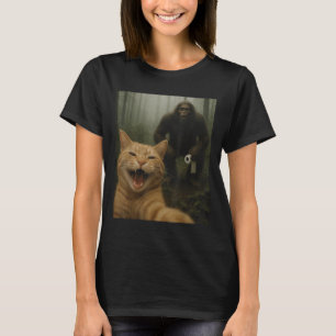Funny Cat Surprised Happy Selfie With Bigfoot Sasq T-Shirt