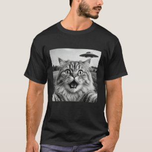 Funny Cat Taking Selfie with UFO Alien Spaceship S T-Shirt