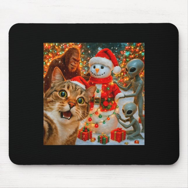 Funny Christmas Cat Selfie With Bigfoot Alien &amp Mouse Pad (Front)