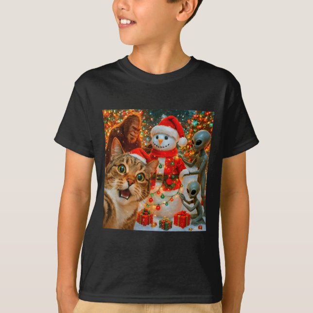 Funny Christmas Cat Selfie With Bigfoot Alien &amp T-Shirt (Front)