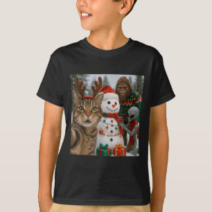 Funny Christmas Cat Selfie With Bigfoot Alien &amp T-Shirt