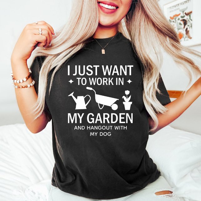 Funny Dog and Gardening Lover Black T-Shirt (Funny Dog and Gardening Lover Black T-Shirt)