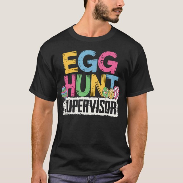Funny Easter Egg Hunt Supervisor Mum Dad Men T-Shirt (Front)