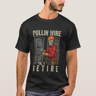 Funny Electrician Saying Pullin Wire Electrical Wo T-Shirt