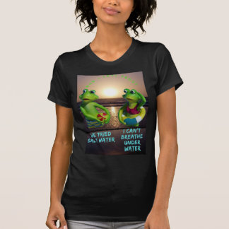 funny frogs in the sea, man i love frogs T-Shirt