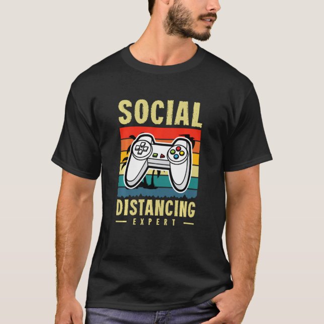 Funny Gamer Dad Social Distancing Expert Retro Esp T-Shirt (Front)