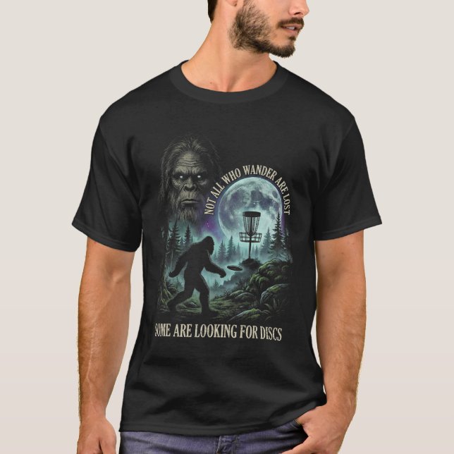 Funny Golfing Bigfoot Disc Golf Player 90s Graphic T-Shirt (Front)