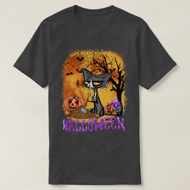 Funny Halloween Cat Bats Pumpkin Digging  T-Shirt (Design Front)