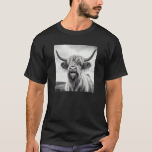 Funny Highland Cow Tongue Out Art Graphic Aestheti T-Shirt