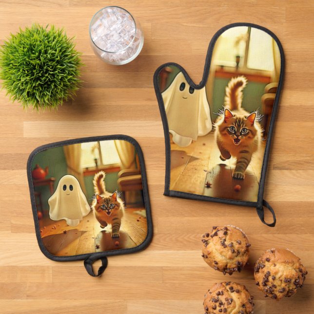 Funny Kitten Spooky Friend Oven Mitt & Pot Holder Set (Top Down)