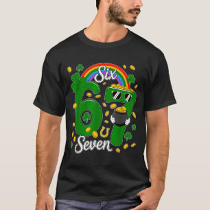 Funny Mardi Gras Goose On The Loose Mask Beads Fat T-Shirt