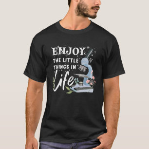 funny microscope microbiologists biology nerd scie T-Shirt
