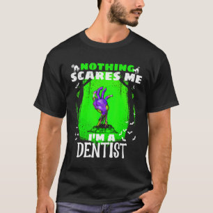 Funny Nothing scares me Im a Dentist Halloween cos T-Shirt