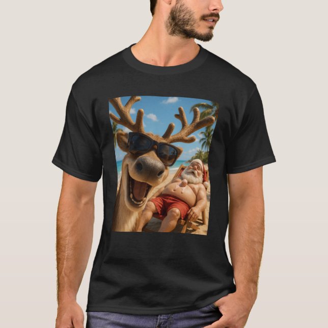 Funny Reindeer Beach Selfie Christmas in July Swea T-Shirt (Front)