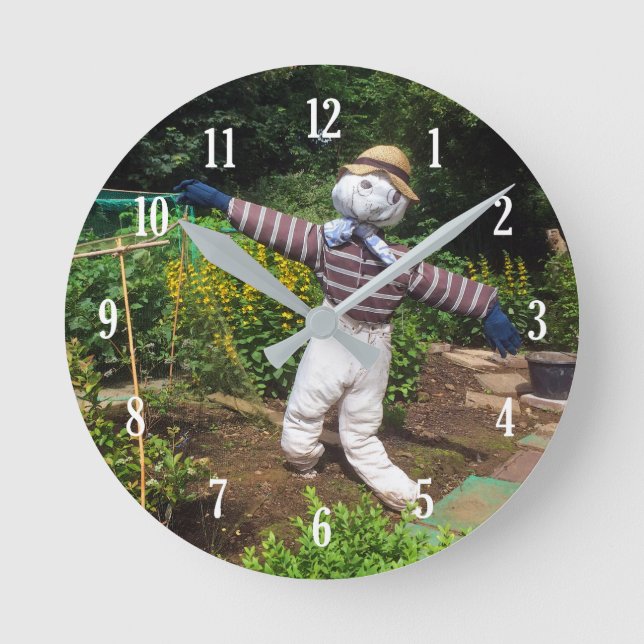 Funny scarecrow round clock (Front)