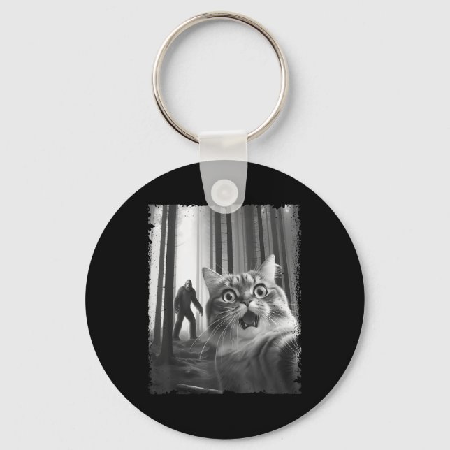 Funny Scared Cat Selfie With Bigfoot Gift Idea Men Key Ring (Front)