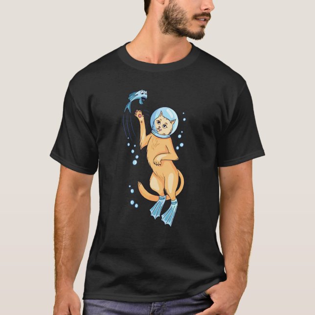 Funny Scuba Diving Cat Chasing Fish Pet T-Shirt (Front)