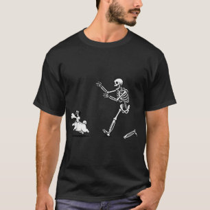 Funny Skeleton Chasing Pug Halloween Dog Mum Pug L T-Shirt