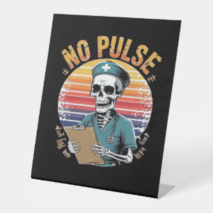Funny Skeleton Nurse No Pulse Design – Dark Humour Pedestal Sign