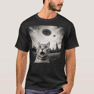 Funny Surprised And Scared Cat Selfie With UFO T-Shirt